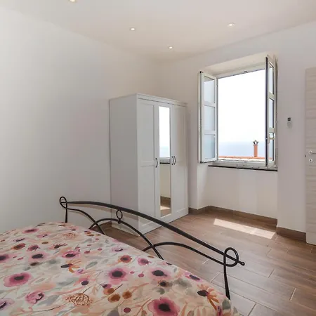 Feriehus Stunning In With House Sea View