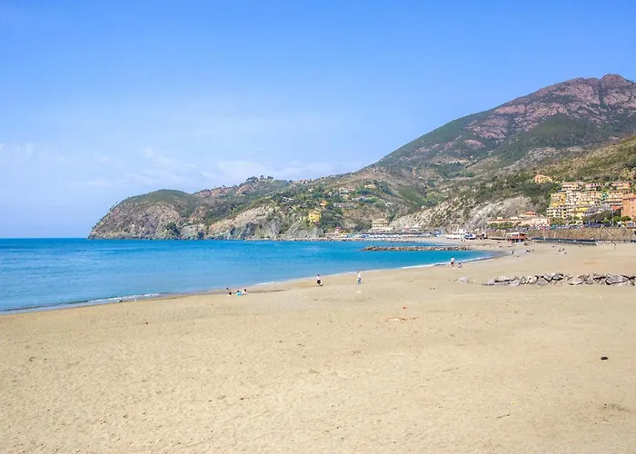 2 Bedroom Gorgeous In Bonassola