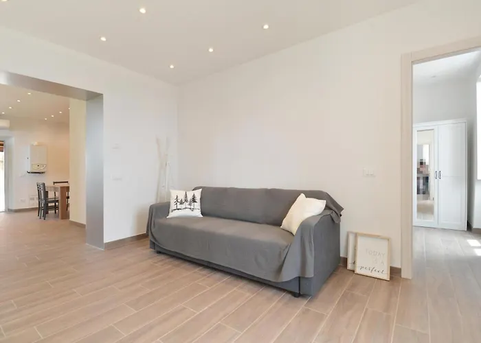 2 Bedroom Gorgeous In Bonassola